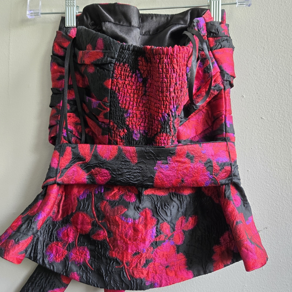Stunning EUC WHBM Red and Black Floral Crop Top - Picture 2 of 2